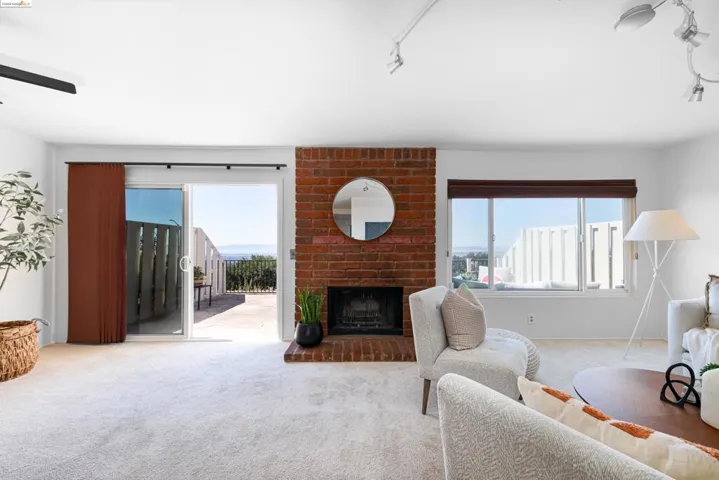 33 Graeagle, Oakland, California 94605
