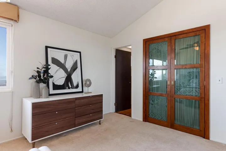 33 Graeagle, Oakland, California 94605