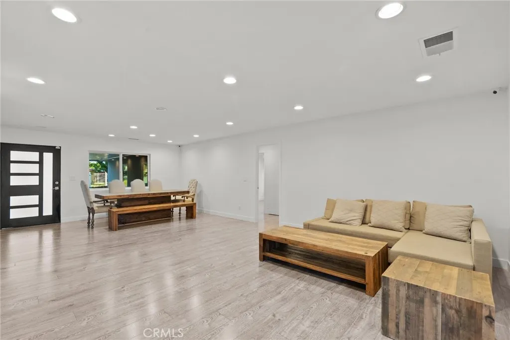 6153 Debs Avenue, Woodland Hills, California 91367 home-pic-11