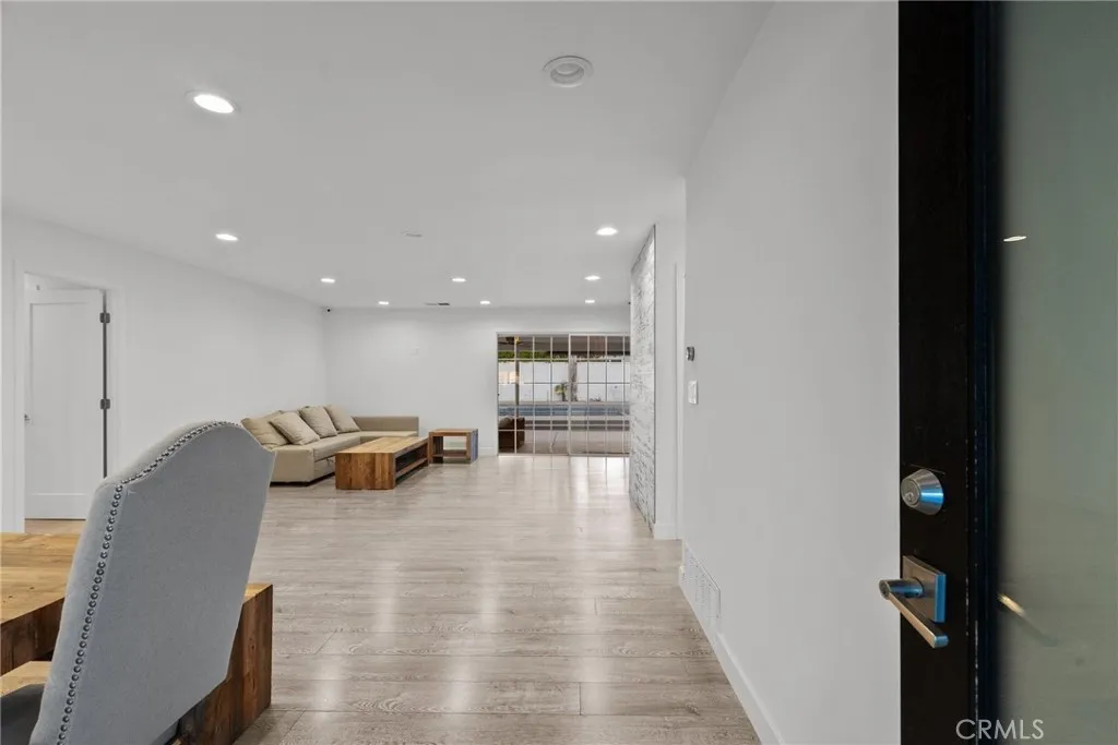 6153 Debs Avenue, Woodland Hills, California 91367 home-pic-5