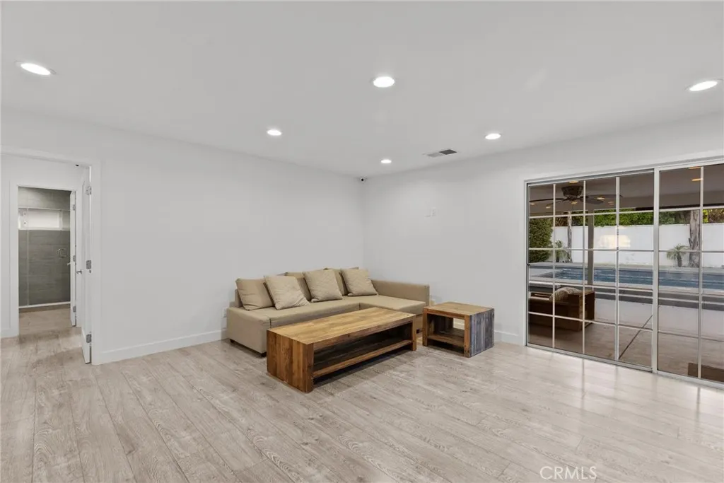 6153 Debs Avenue, Woodland Hills, California 91367 home-pic-9