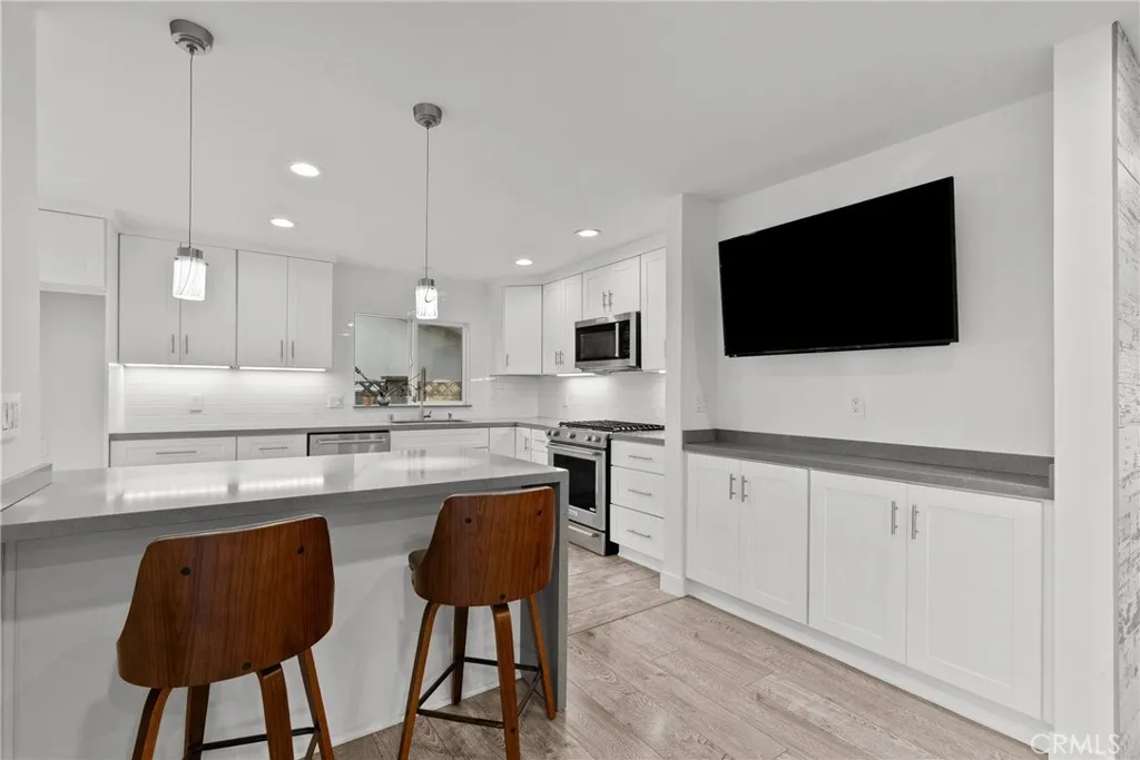 6153 Debs Avenue, Woodland Hills, California 91367 home-pic-24