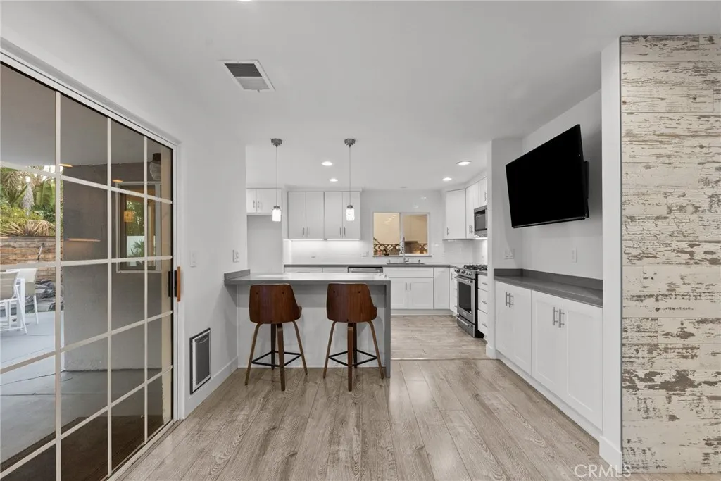 6153 Debs Avenue, Woodland Hills, California 91367 home-pic-23