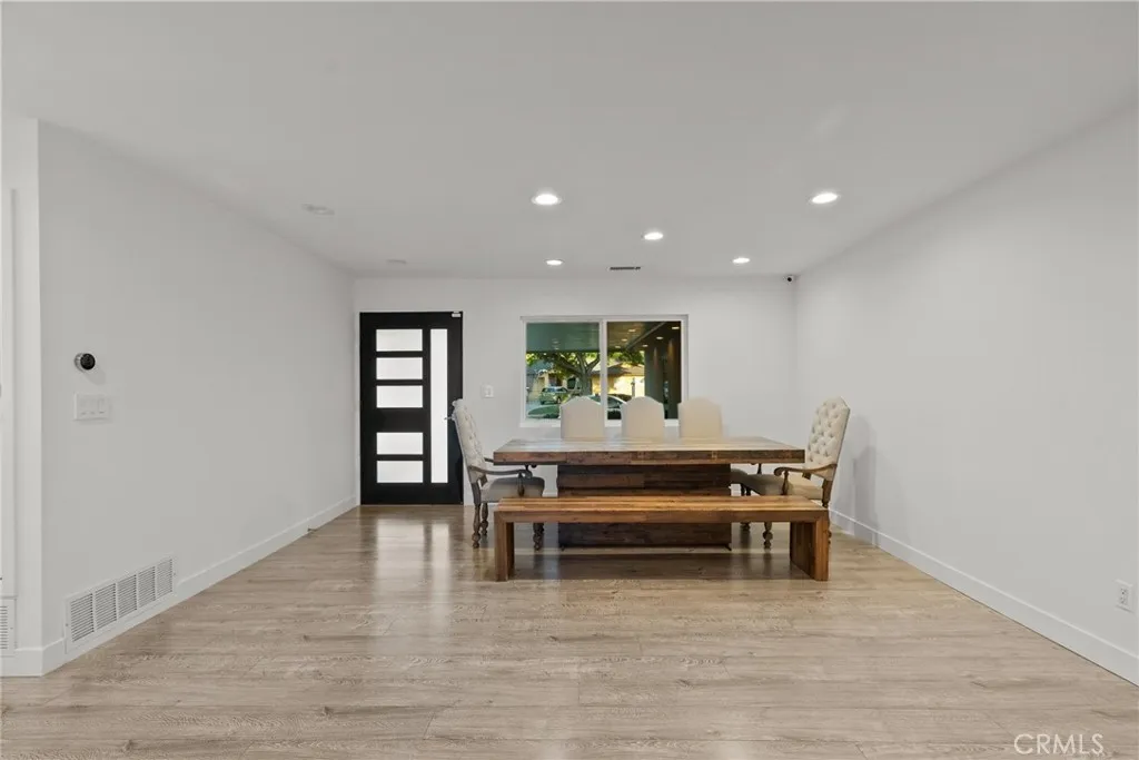6153 Debs Avenue, Woodland Hills, California 91367 home-pic-7