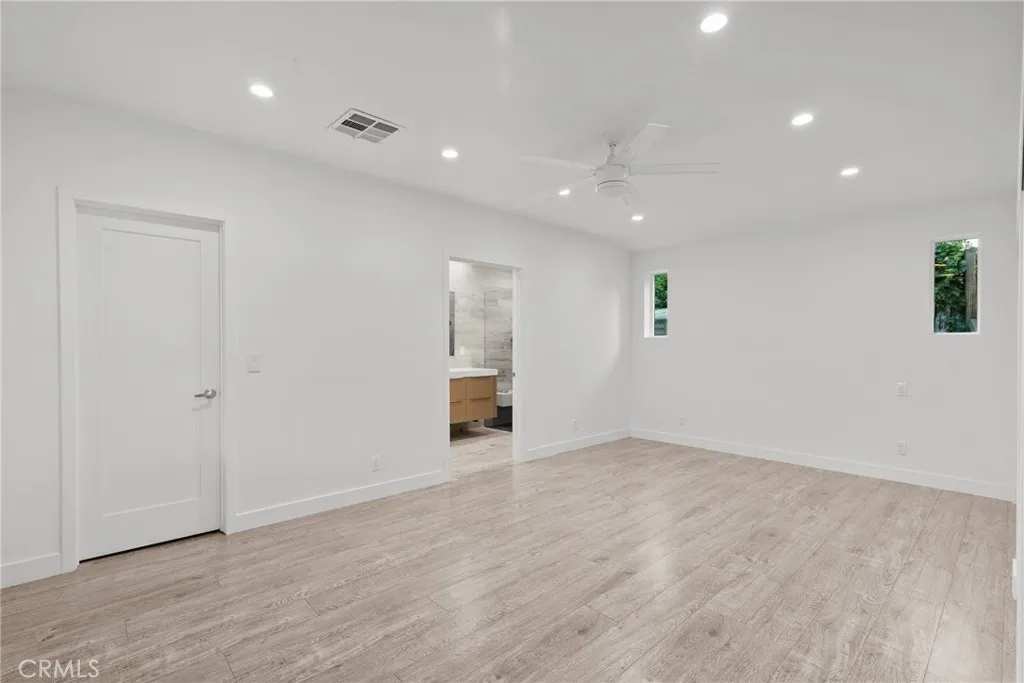 6153 Debs Avenue, Woodland Hills, California 91367 home-pic-19