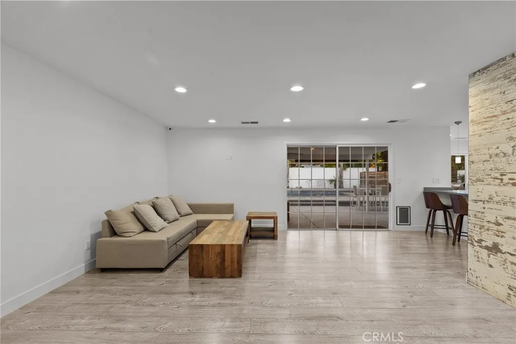 6153 Debs Avenue, Woodland Hills, California 91367 home-pic-8