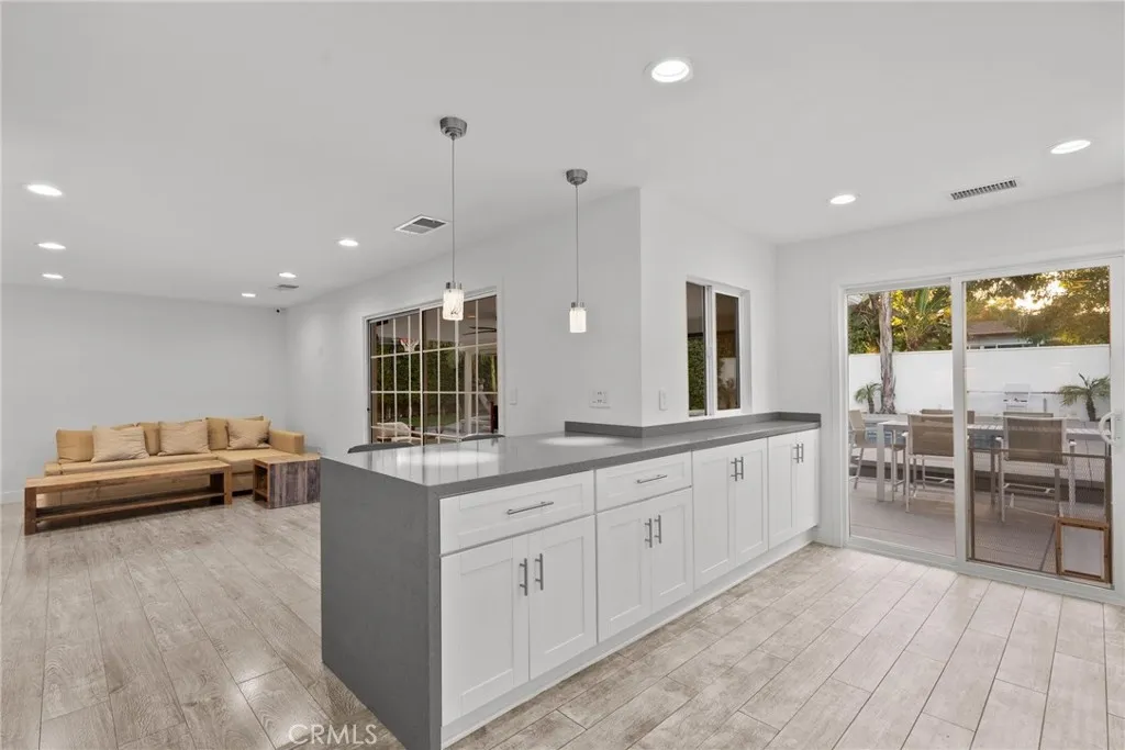 6153 Debs Avenue, Woodland Hills, California 91367 home-pic-27