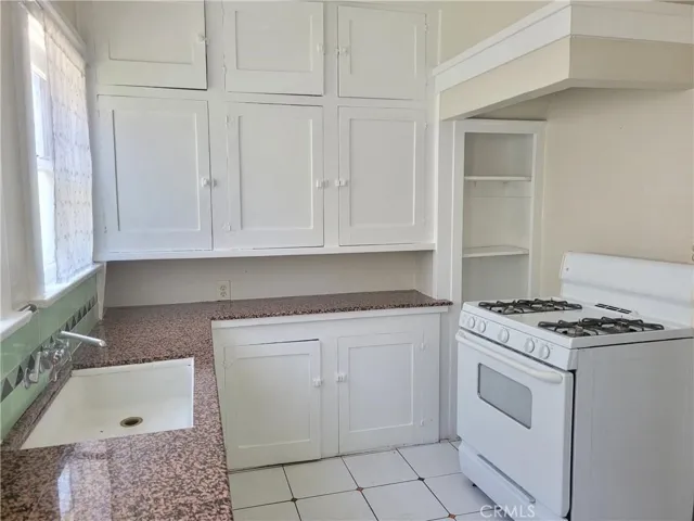 5977 Franklin Avenue, Los Angeles, California 90028