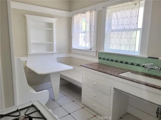 5977 Franklin Avenue, Los Angeles, California 90028