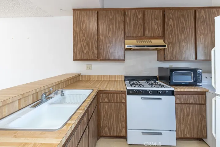 65 Orange Blossom 80, Irvine, California 92618