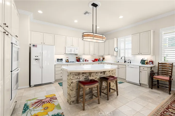 Island Kitchen with Cabinets Galore w/ Pull-Out Drawers in lower cabinets