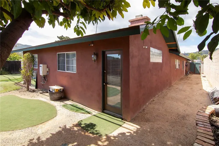 188 E Bounds Road, Ventura, California 93001