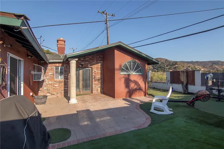 188 E Bounds Road, Ventura, California 93001