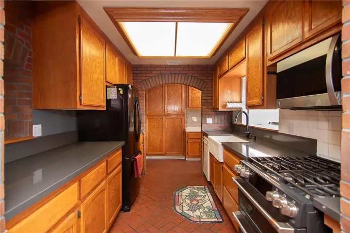 188 E Bounds Road, Ventura, California 93001