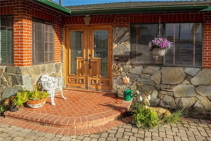 188 E Bounds Road, Ventura, California 93001