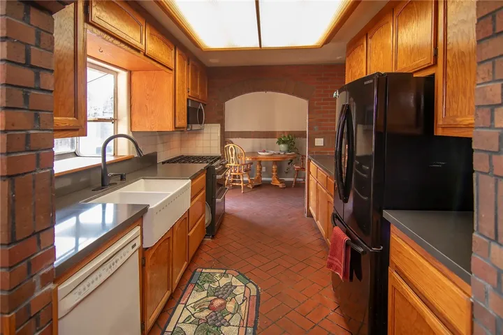 188 E Bounds Road, Ventura, California 93001