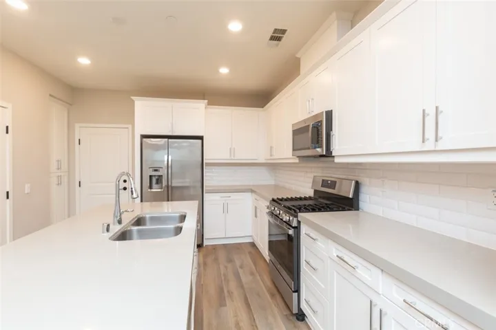 1128 Delpy View, Vista, California 92084