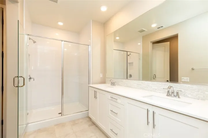 1128 Delpy View, Vista, California 92084