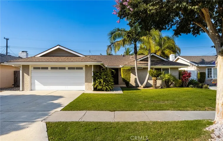 California dream house with palm trees