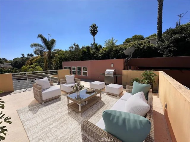 Private Patio (virtually staged)