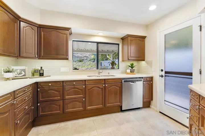 10570 Vista Valle Dr, San Diego, California 92131