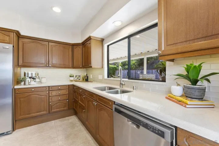 10570 Vista Valle Dr, San Diego, California 92131