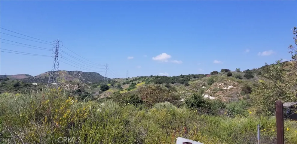 2,500 acres that connect to Santiago Truck Trail, "The Luge" & O'Neil Park. Popular riding area in Orange County.