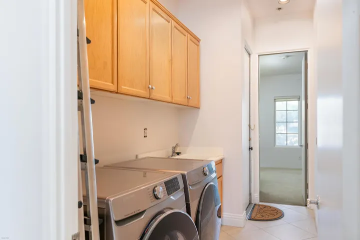 Laundry Passage to Office/Den