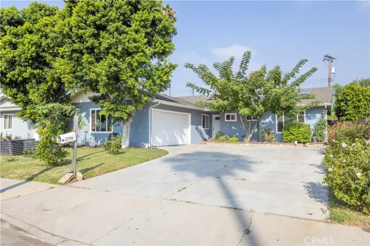 13206 Cranston Avenue, Sylmar, California 91342