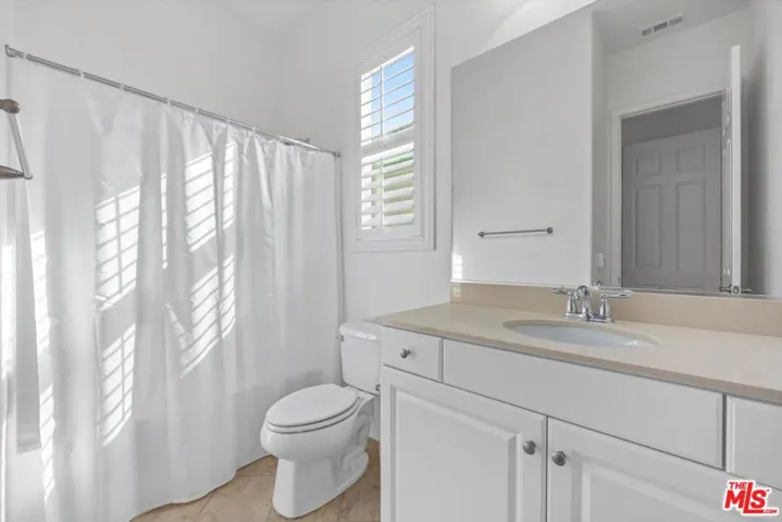 10001 Vale Royale Drive, Bakersfield, California 93306