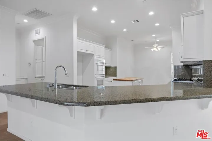 10001 Vale Royale Drive, Bakersfield, California 93306