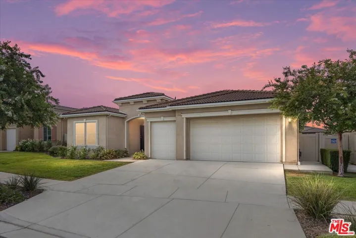 10001 Vale Royale Drive, Bakersfield, California 93306