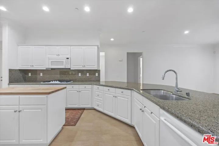 10001 Vale Royale Drive, Bakersfield, California 93306