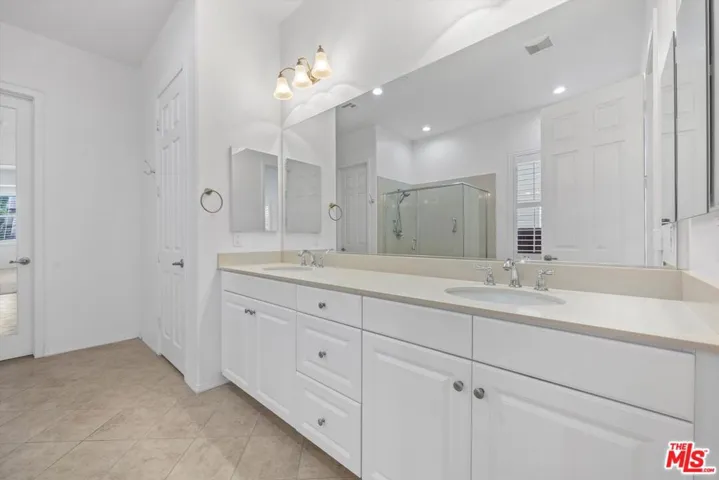 10001 Vale Royale Drive, Bakersfield, California 93306