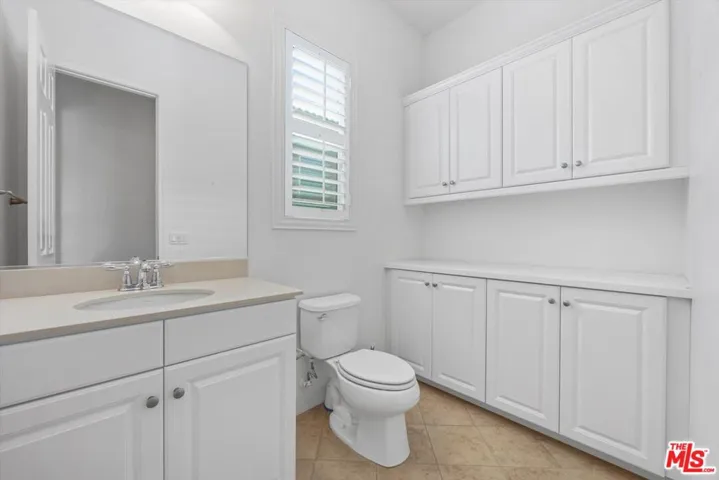 10001 Vale Royale Drive, Bakersfield, California 93306
