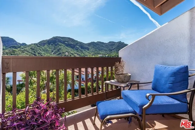 1524 Michael Lane, Pacific Palisades, California 90272