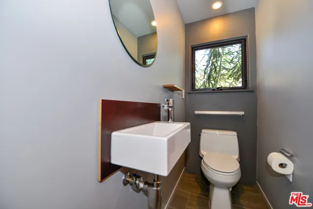 152 S Roxbury Drive, Beverly Hills, California 90212