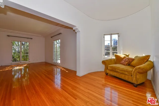 152 S Roxbury Drive, Beverly Hills, California 90212