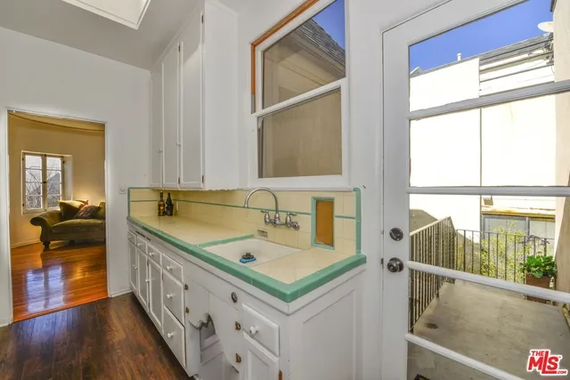 152 S Roxbury Drive, Beverly Hills, California 90212