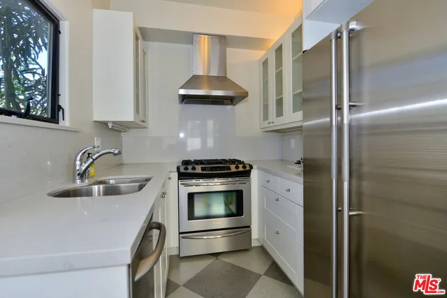152 S Roxbury Drive, Beverly Hills, California 90212