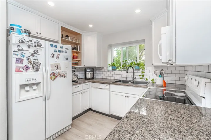 2350 Del Mar Way 301, Corona, California 92882