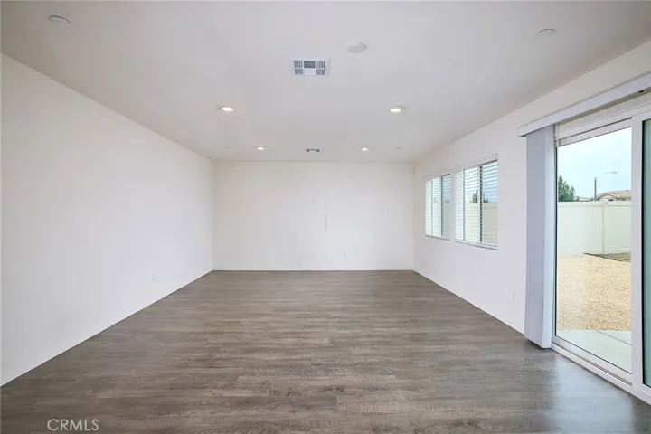 1226 Universal Way, Hemet, California 92543