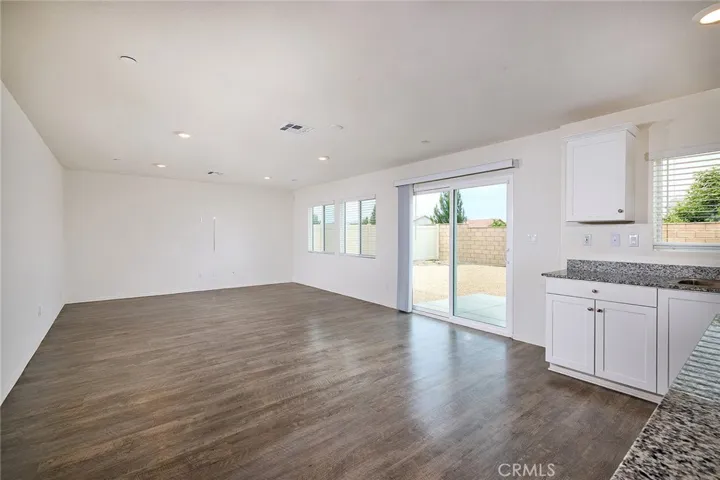 1226 Universal Way, Hemet, California 92543