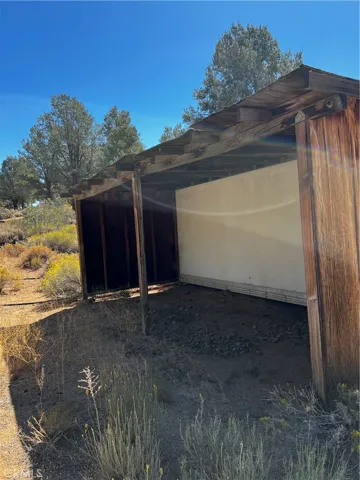 15 Sacatar Ranch Road, Kennedy Meadows, California 93527