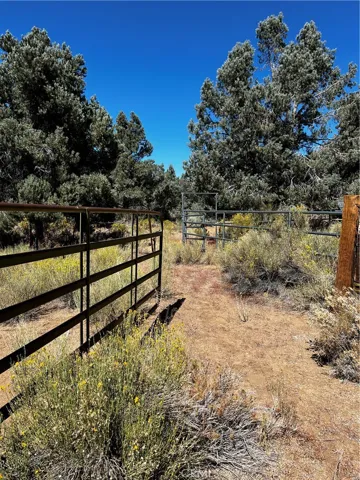 15 Sacatar Ranch Road, Kennedy Meadows, California 93527