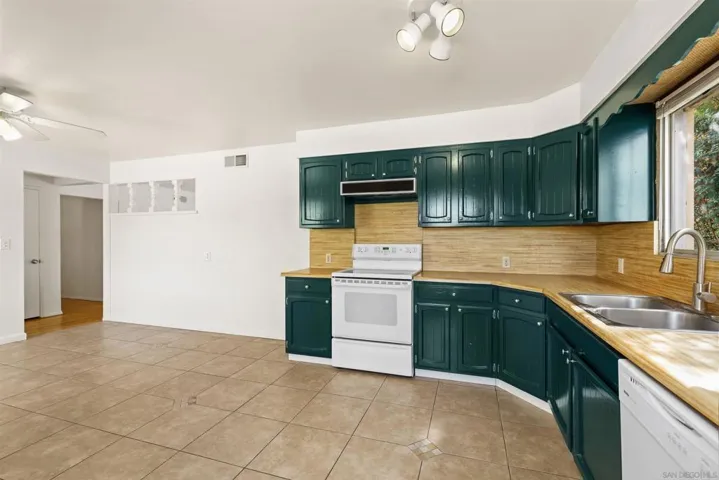 10083 Norte Mesa Dr, Spring Valley, California 91977