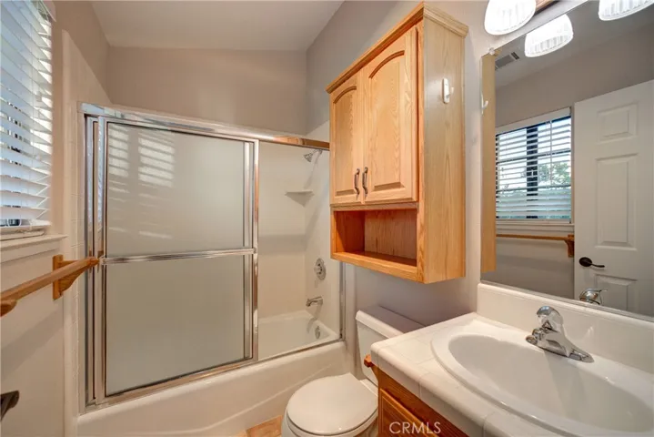 Studio bathroom