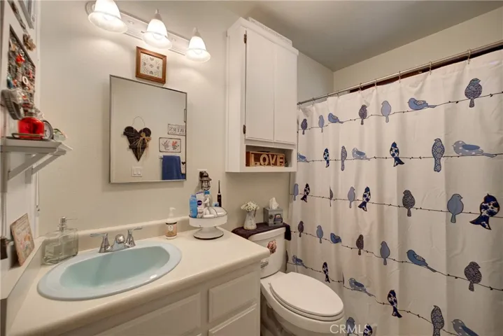 detached guest house bathroom
