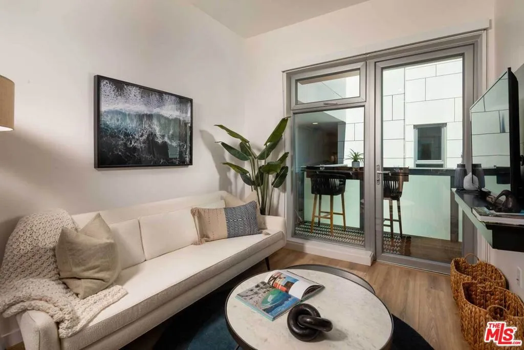 3223 Wilshire Boulevard 315, Santa Monica, California 90403, 1 Bedroom Bedrooms, ,1 BathroomBathrooms,Residential Lease,For Rent,Wilshire,24440605