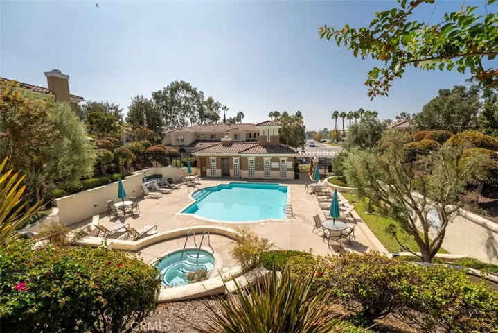 202 Via Vicini, Rancho Santa Margarita, California 92688